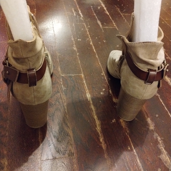 SO Ankle Bootie - Picture 5 of 6